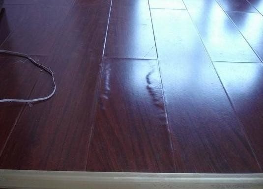 酒店客房木地板翘起来或干缩离缝了怎么处理?